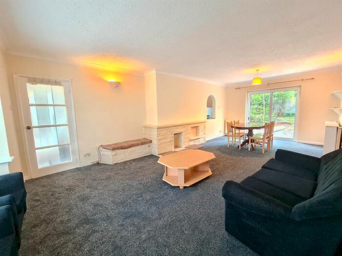 3 Bedroom Detached House To Rent In Bath Road, Longford, West Drayton, UB7