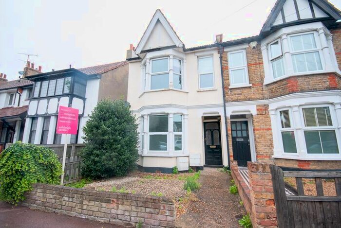 2 Bedroom Flat To Rent In Grange Road, Leigh-On-Sea, SS9