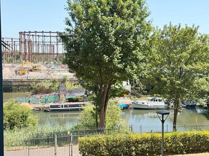 2 Bedroom Apartment To Rent In Maltings Close, London, E3