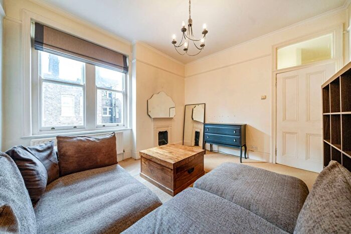 1 Bedroom Flat For Sale In Prince Of Wales Mansions, Battersea, London, SW11