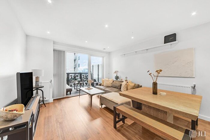 1 Bedroom Flat For Sale In Linnet House, Dunedin Road, London, E10