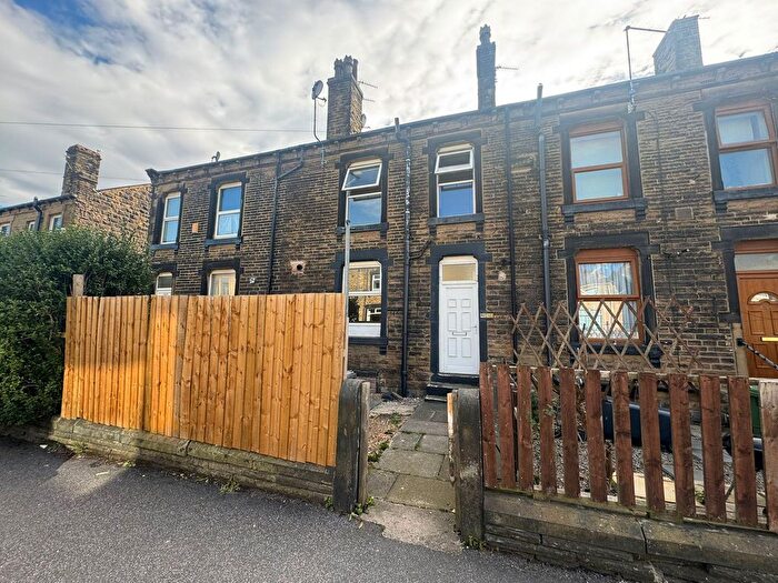 2 Bedroom Terraced House To Rent In Fountain Street, Leeds, LS27