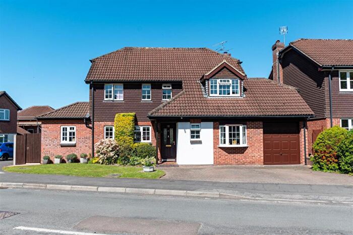 3 Bedroom Detached House For Sale In Montague Road, Saltford, Bristol, BS31