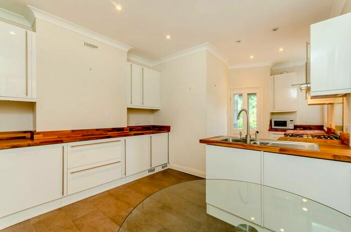 1 Bedroom Flat To Rent In Isis Street, Earlsfield, London SW18