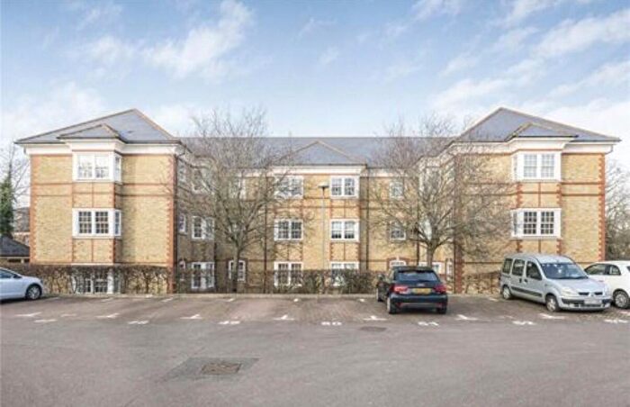 2 Bedroom Flat For Sale In Blackwell Close, London, N21