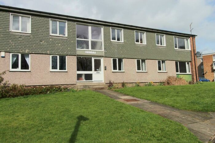 3 Bedroom Flat To Rent In Hoyle Court Road, Baildon, Shipley, West Yorkshire, Uk, BD17