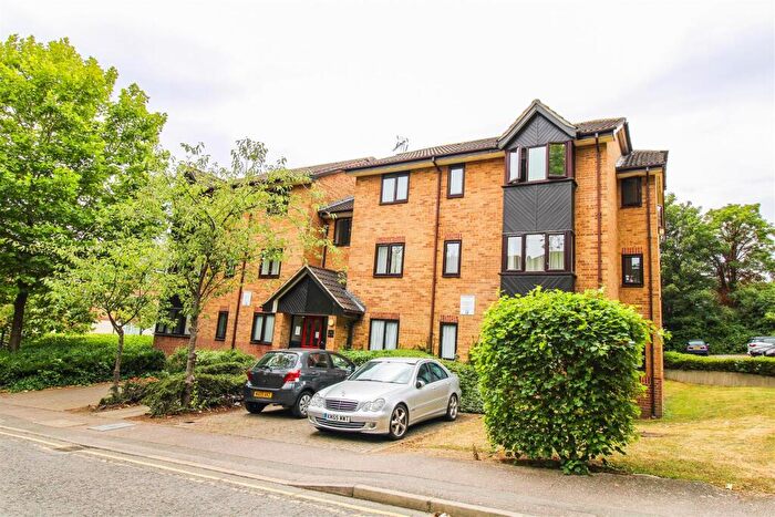 2 Bedroom Apartment To Rent In Woodland Grove, Epping, CM16