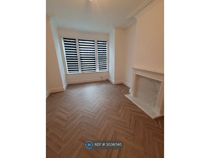 1 Bedroom Flat To Rent In Roman Place, Leeds, LS8