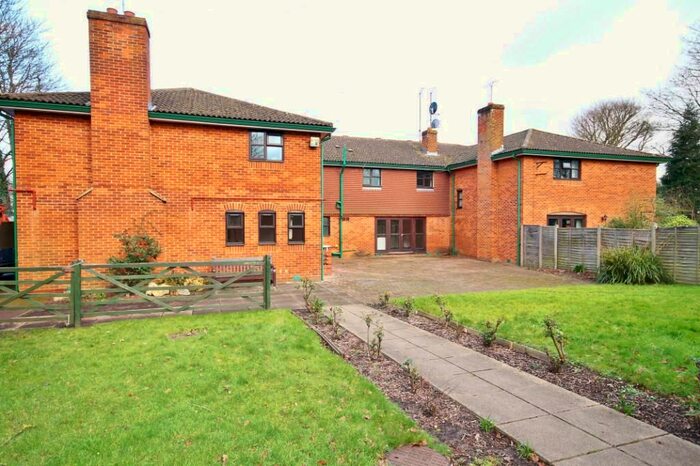 1 Bedroom Flat To Rent In The Foxes, Oriental Road, Woking, Surrey, GU22