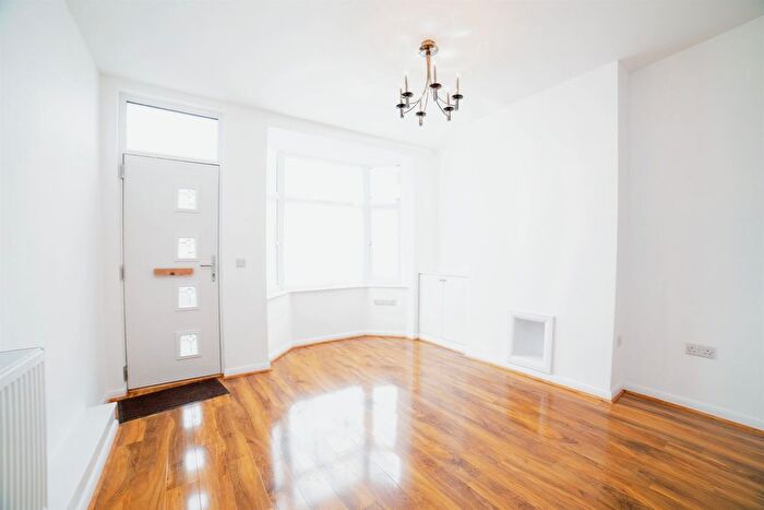 3 Bedroom Terraced House For Sale In Broxtowe Drive, Mansfield, NG18