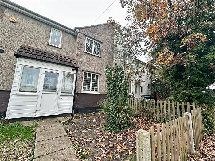 4 Bedroom Property To Rent In Park Terrace, Bell Lane, Enfield, EN3