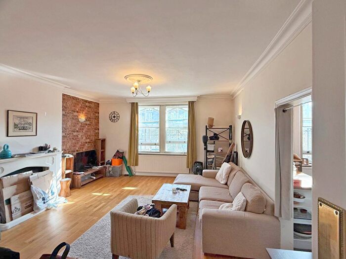 2 Bedroom Flat To Rent In Holland Road, West Kensington, W14