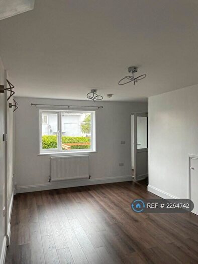 2 Bedroom End Of Terrace House To Rent In Crosscombe Drive, Bristol, BS13