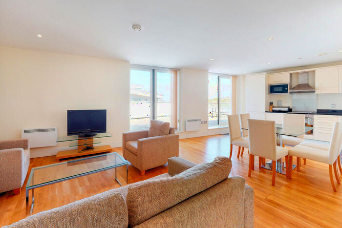 2 Bedroom Penthouse To Rent In Drayton Park, London, N5