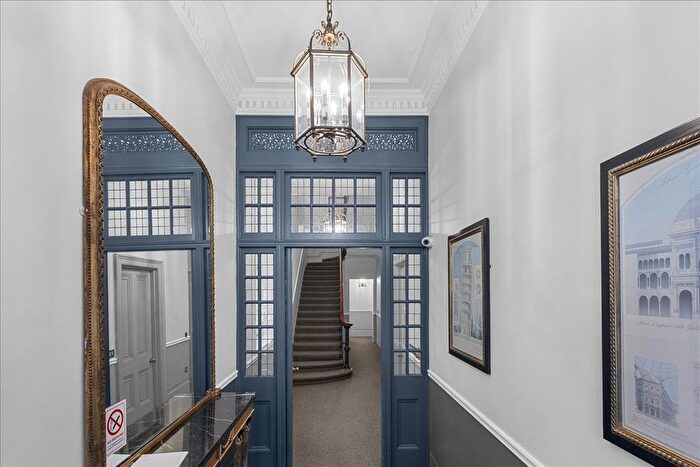 1 Bedroom Flat To Rent In Palace Gate, London, W8