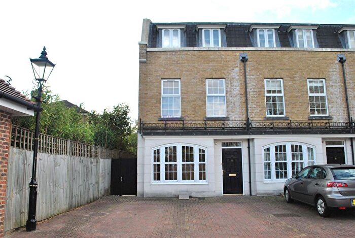 3 Bedroom Town House To Rent In St Martins Lane, Beckenham, BR3