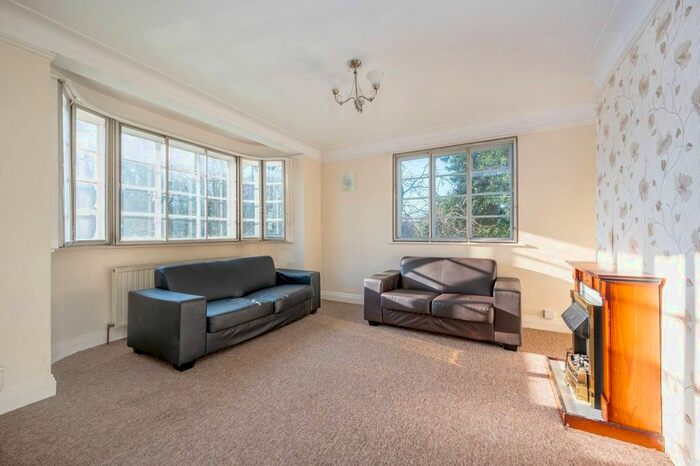 2 Bedroom Flat To Rent In Hanger Lane, Ealing, London W5