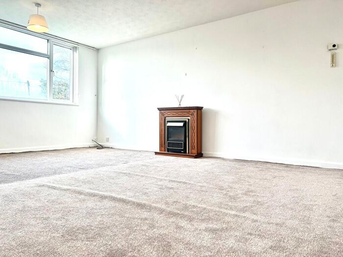 2 Bedroom Flat To Rent In Cornwall Road, Hatch End, HA5