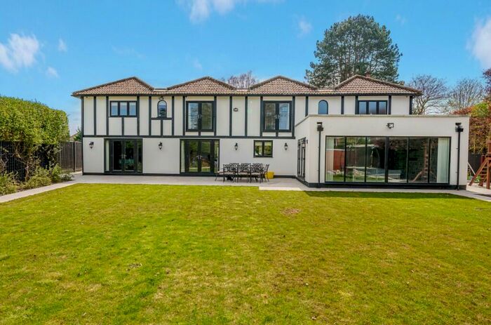 4 Bedroom Detached House To Rent In Garratts Lane, Banstead, Surrey, SM7