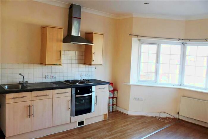 2 Bedroom Flat To Rent In Bitterne Road West, Southampton, SO18
