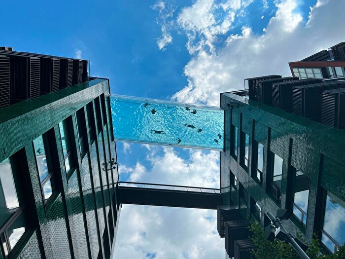 2 Bedroom Flat To Rent In Embassy Gardens, The Modern, Viaduct Gardens, London, SW11