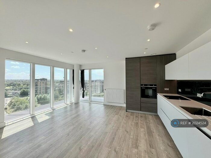 2 Bedroom Flat To Rent In Larkin House, London, SE3