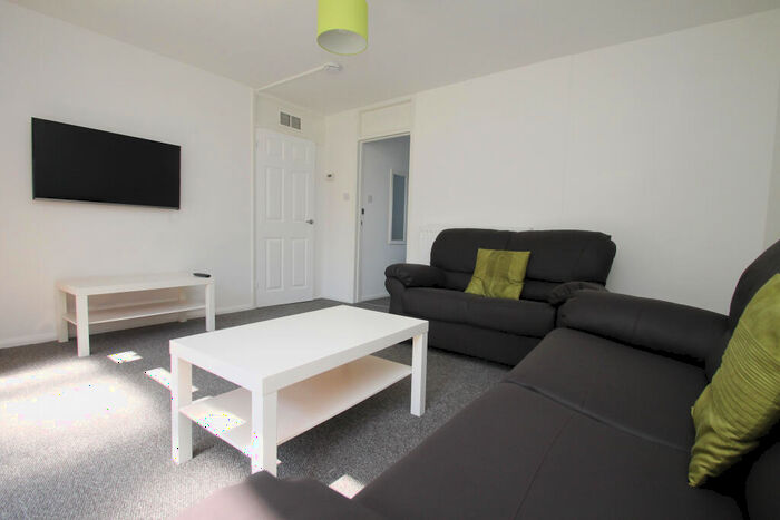 3 Bedroom Apartment To Rent In Valley Road, Canterbury, CT1