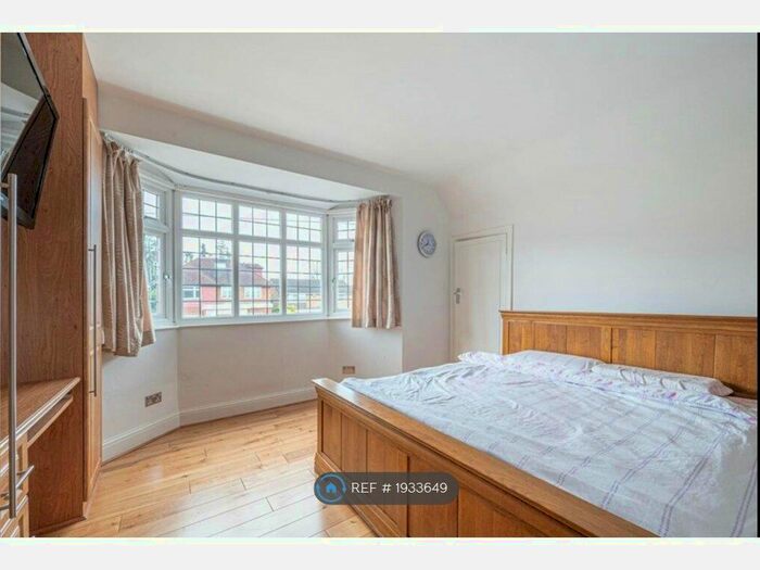 4 Bedroom Terraced House To Rent In Marsh Lane, London, NW7