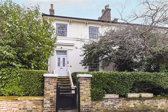 3 Bedroom Apartment To Rent In Clifton Hill, St. John's Wood, London, NW8