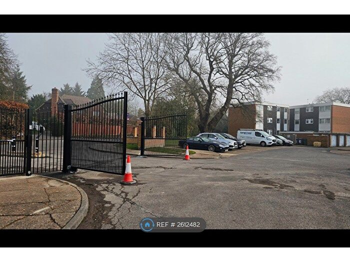 2 Bedroom Flat To Rent In West End Lane, Stoke Poges, Slough, SL2