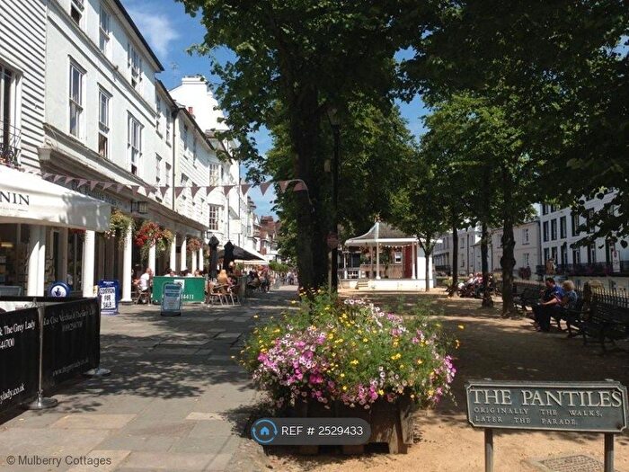 2 Bedroom Flat To Rent In The Pantiles, Tunbridge Wells, TN2