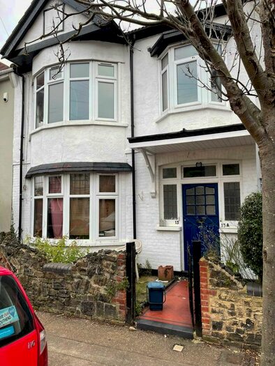 2 Bedroom Flat To Rent In Tintern Avenue, Westcliff On Sea, SS0