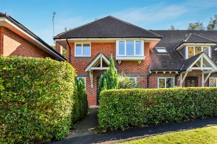 3 Bedroom End Of Terrace House To Rent In Masefield Gardens, Crowthorne, RG45