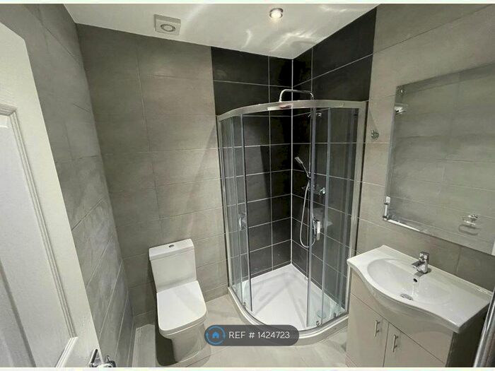 2 Bedroom Flat To Rent In Streatham High Road, London, SW16