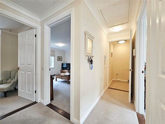 2 Bedroom Apartment For Sale In Spring Meadows, Midhurst, West Sussex, GU29