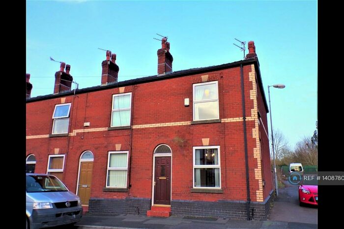 2 Bedroom End Of Terrace House To Rent In Lumn Road, Hyde, SK14