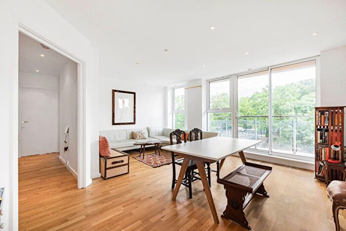 2 Bedroom Flat To Rent In Palmers Road, London, E2