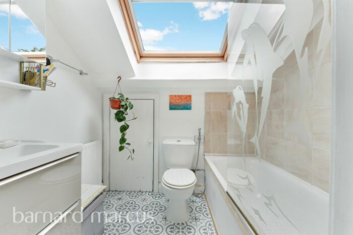 1 Bedroom Flat For Sale In London Road, Mitcham, CR4