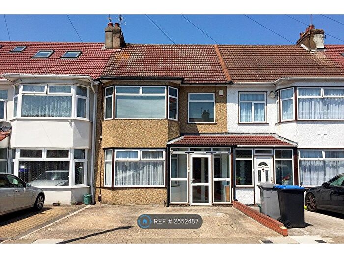 2 Bedroom Flat To Rent In Kingsbury, London, NW9