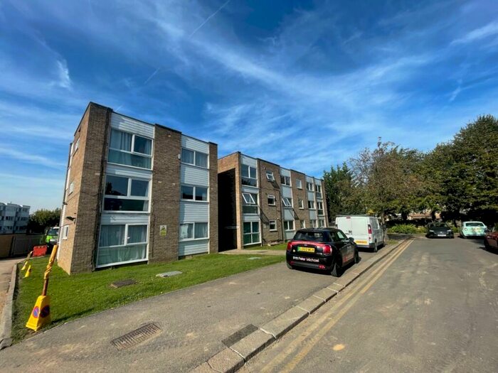 2 Bedroom Apartment To Rent In Haywood Court, Oak Lane, Bounds Green, N11