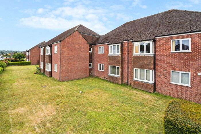 2 Bedroom Flat For Sale In Primrose Lea, Marlow, Buckinghamshire, SL7