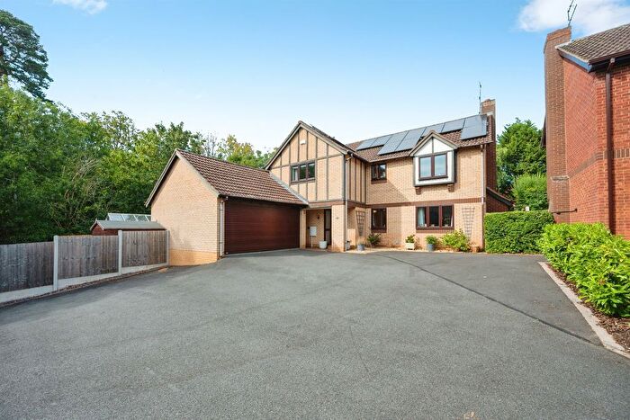 5 Bedroom Detached House For Sale In Inett Way, Droitwich, WR9