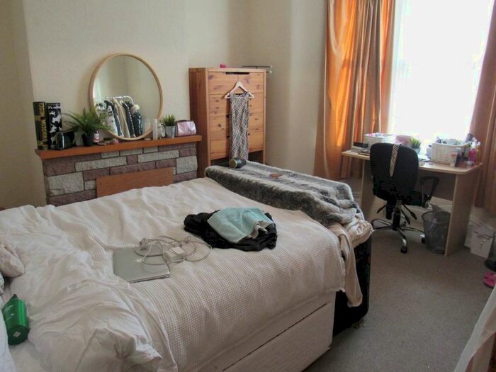 4 Bedroom Terraced House To Rent In Quarrington Road, Horfield, Bristol BS7