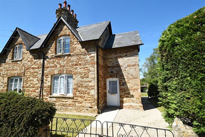 3 Bedroom Cottage To Rent In Freehold Street, Lower Heyford, OX25