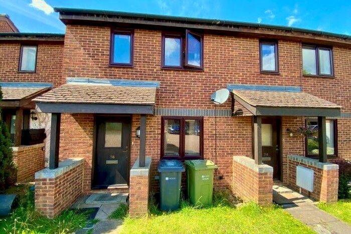 2 Bedroom Property To Rent In Banks Way, Guildford, GU4