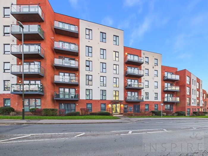 2 Bedroom Flat For Sale In West Green Drive, Crawley, RH11
