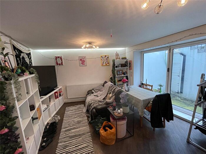2 Bedroom Apartment To Rent In Courthill Road, Lewisham, London, SE13