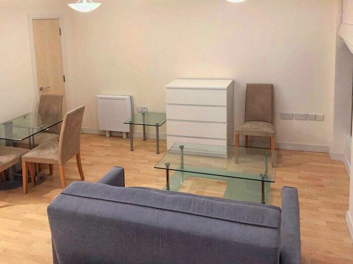 Studio To Rent In Victoria Road, London W3