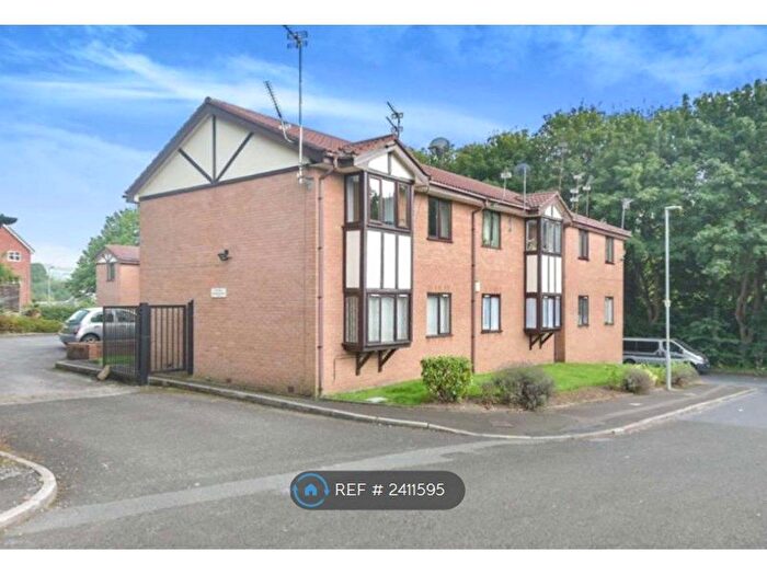 2 Bedroom Flat To Rent In St. Pauls Gardens, Hyde, SK14