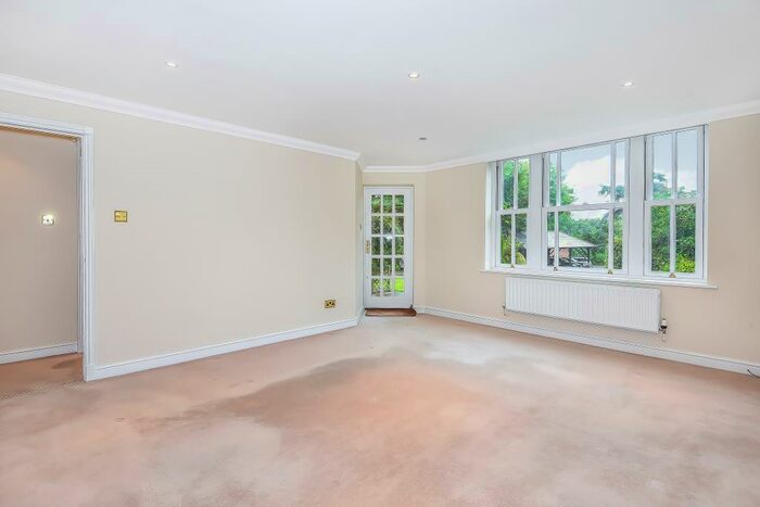 2 Bedroom Apartment To Rent In Remenham Hill, Henley-on-Thames, RG9